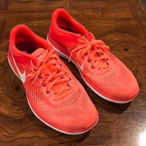 Nike size 10 tennis shoes